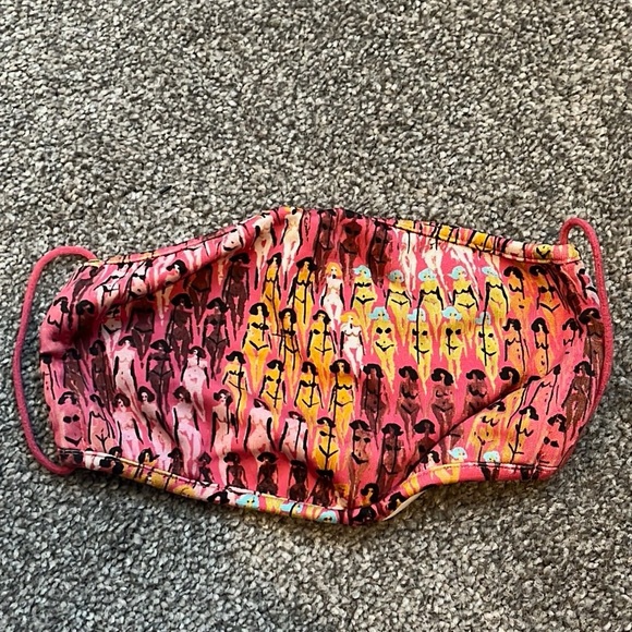 Alice + Olivia x Donald Robertson face mask OS - Picture 2 of 3